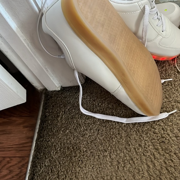 Light up shoes White Size 9 - Picture 3 of 3